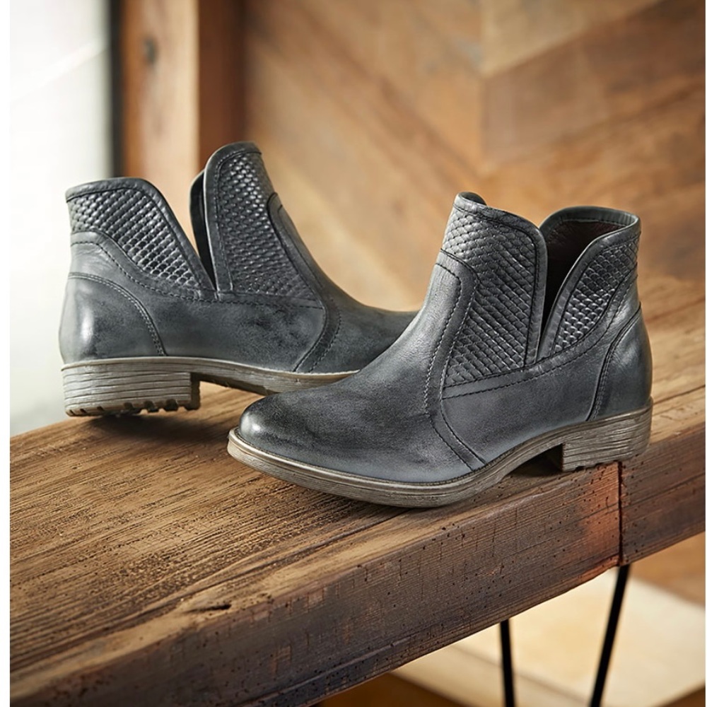 Women’s “Sea Ranch” Boot by Carbon2Cobalt